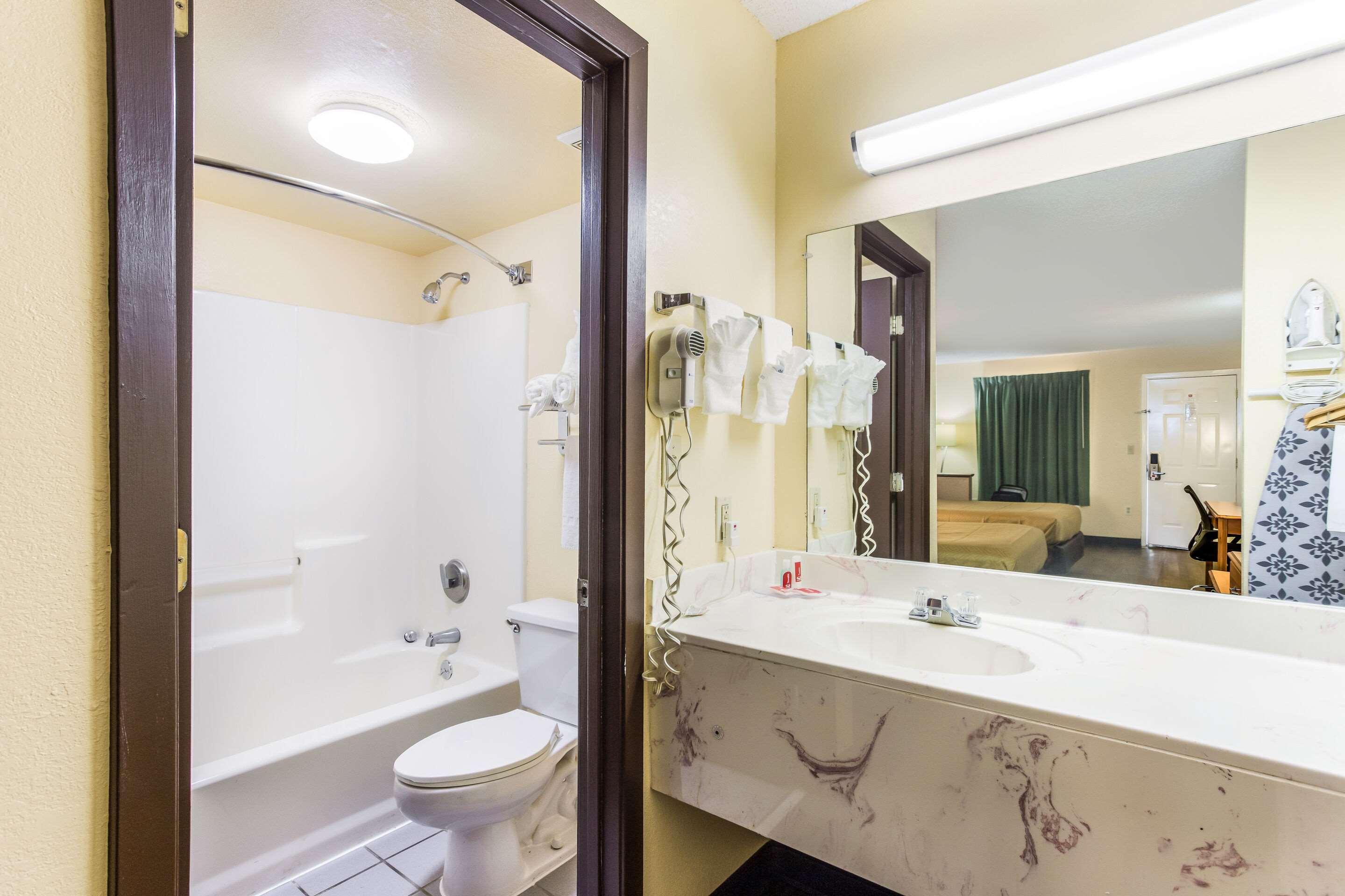 Econo Lodge Clinton Ngoại thất bức ảnh